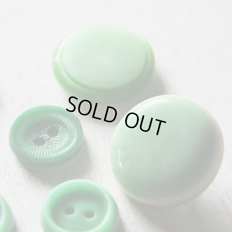 画像17: USAヴィンテージソーイングボタングリーン｜プラスティック・ベークライト・緑42個 (17)