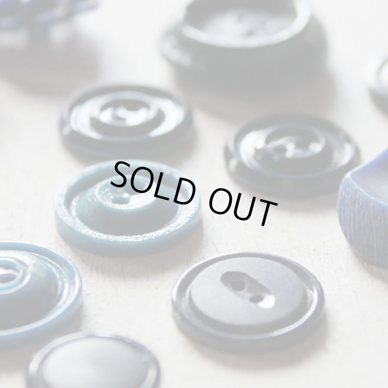 画像4: USAヴィンテージソーイングボタンブルー｜プラスティック・ベークライト・青紺29個 (4)