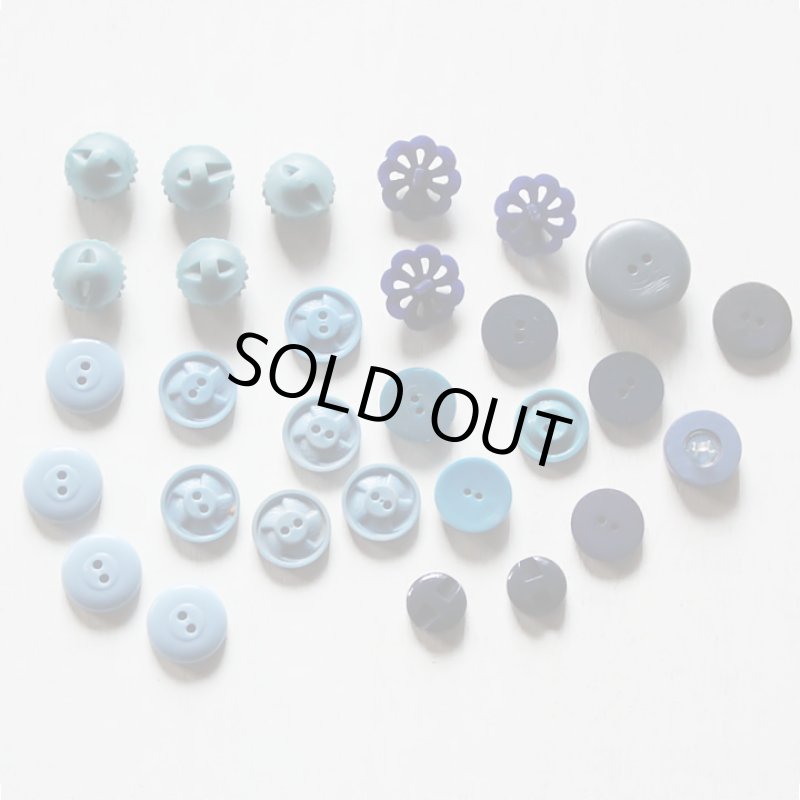 画像2: USAヴィンテージソーイングボタンブルー｜プラスティック・ベークライト・青紺29個 (2)