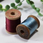 【2個セット】USAヴィンテージ木製スプール糸巻きWood Spool・赤＆水色｜シルク糸・アンティークソーイング雑貨・刻印・印字・裁縫