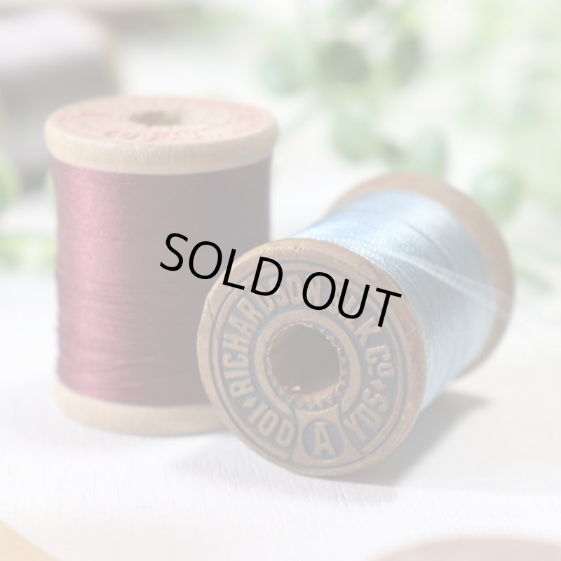 【2個セット】USAヴィンテージ木製スプール糸巻きWood Spool・赤＆水色｜シルク糸・アンティークソーイング雑貨・刻印・印字・裁縫