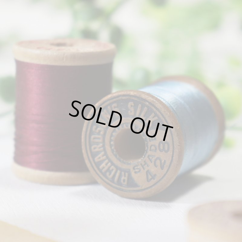 【2個セット】USAヴィンテージ木製スプール糸巻きWood Spool・赤＆水色｜シルク糸・アンティークソーイング雑貨・刻印・印字・裁縫