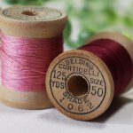 【2個セット】USAヴィンテージ木製スプール糸巻きBelding Corticelli Wood Spool・赤ピンク｜コットン糸・アンティークソーイング裁縫雑貨