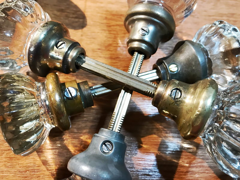 アンティークガラスドアノブ修理リペア風景・Antique glass door knobs repair