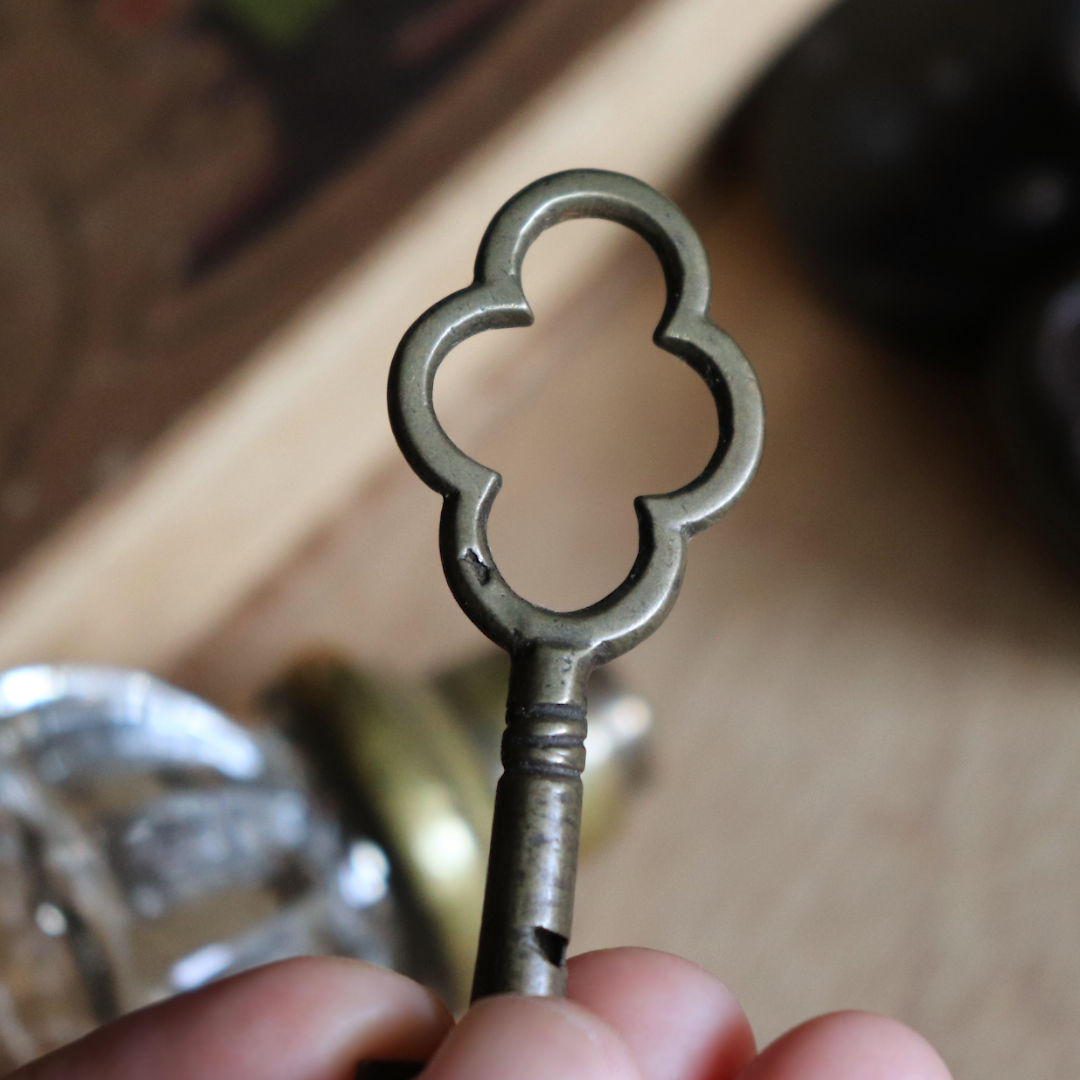 USAヴィンテージ真鍮製の鍵B｜古いアンティークキー・アンティーク鍵・カギ・四葉クローバー